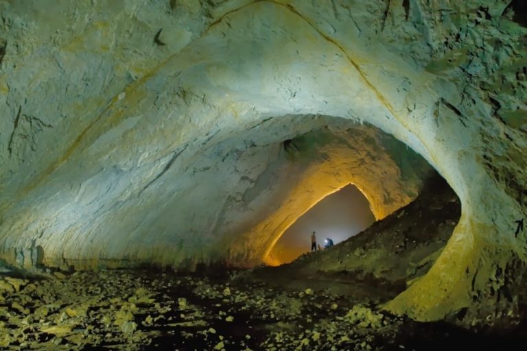 Cele Mai Tari Pesteri Turistice Din Romania Mythologicaro